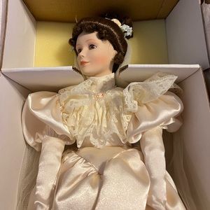 ELIZABETH'S 1900'S WEDDING DRESS ASHTON-DRAKE W/ ORIGINAL BOX C.O.A.